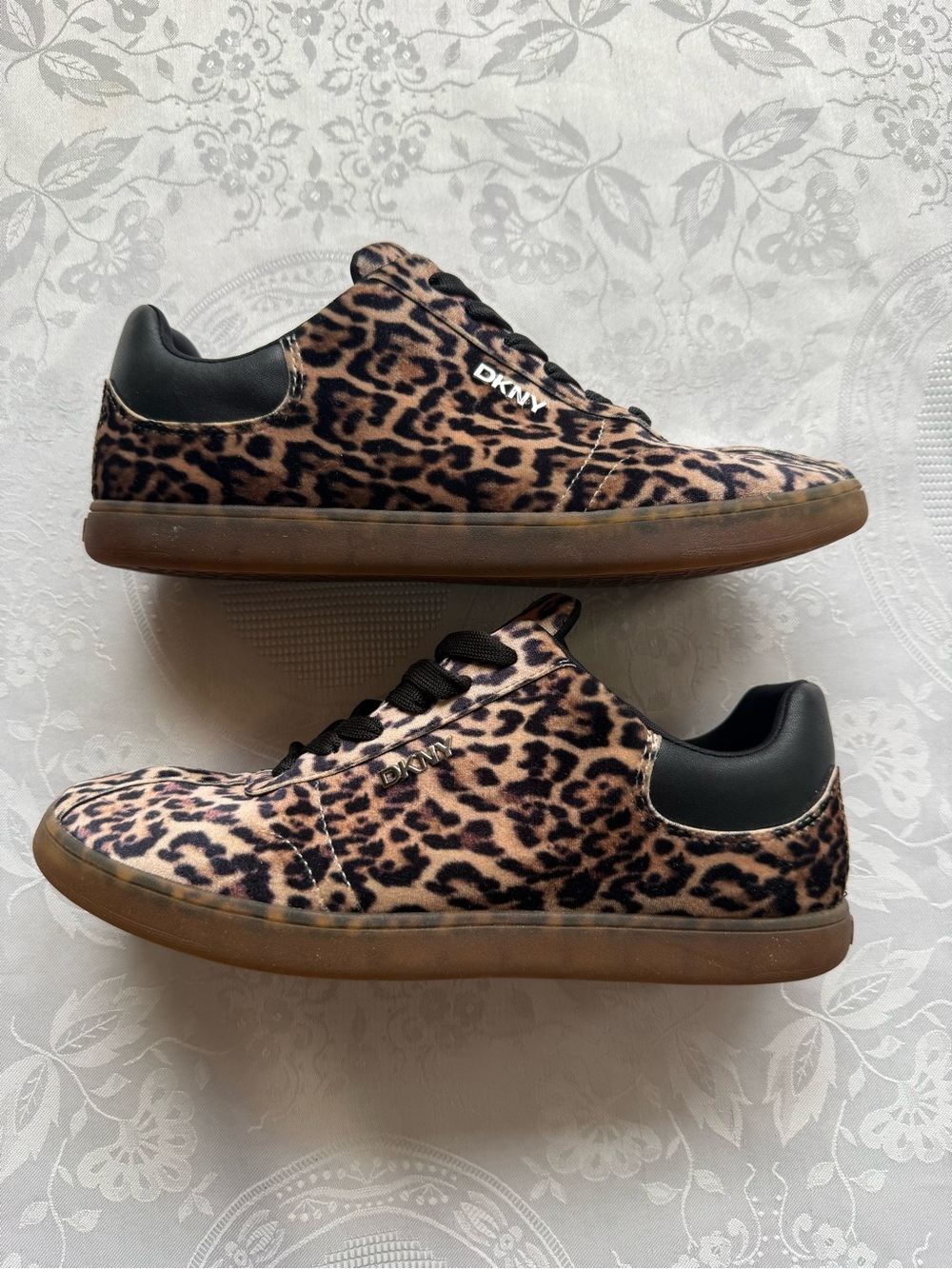 DKNY Sea-Cliff Leopard Print Low-Top Sneakers Brown/Black Women’s Size 9M Shoes